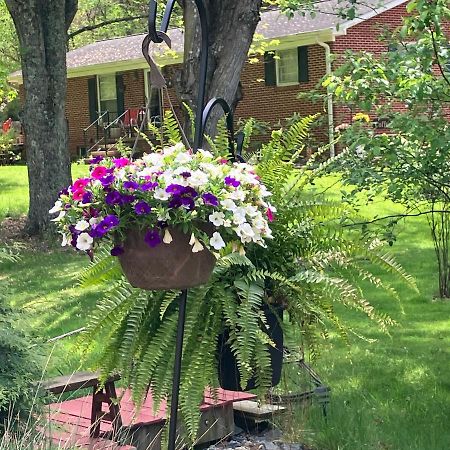 The Ashe Farm Bed & Breakfast Marshall Exterior photo