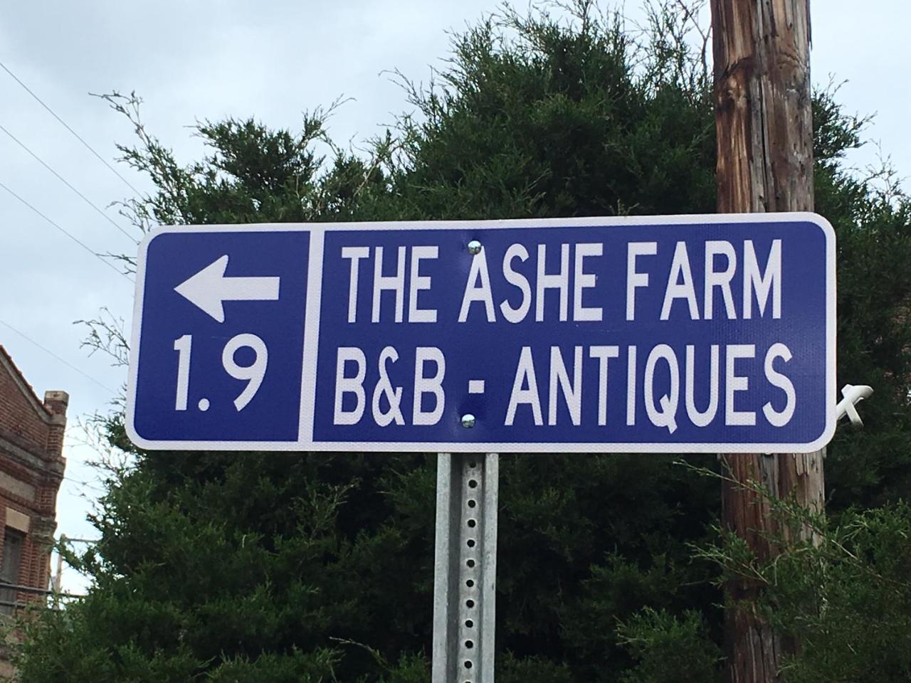The Ashe Farm Bed & Breakfast Marshall Exterior photo